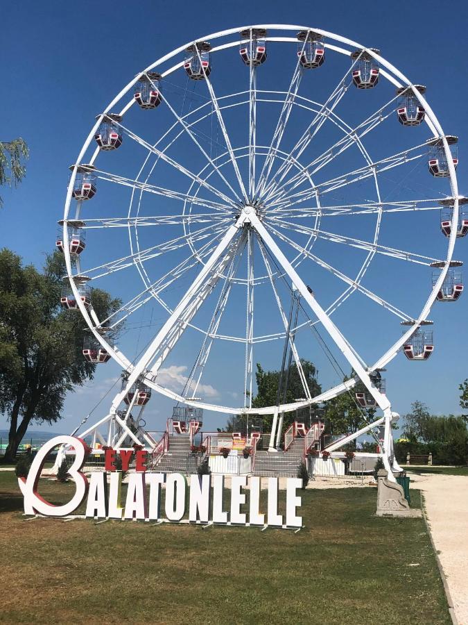 Francoise Szallo バラトンレッレ エクステリア 写真